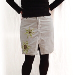 Five modern embroidery and applique designs to make five original and fun skirts.  E-book + all embroidery files.  Great value!