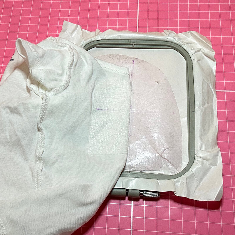 Fold the onesie
Fold the onesie along the vertical center line and stick it onto the exposed sticky of the stabilizer aligning the vertical line on the onesie with the vertical line on the stabilizer.